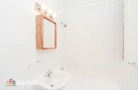 1 Bedroom Lakeview Apartment