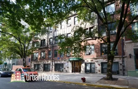 Studio Lincoln Park Apartment