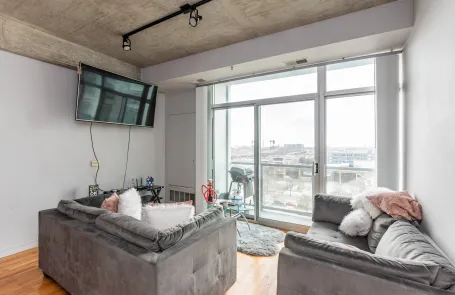 2 Bedroom South Loop Apartment