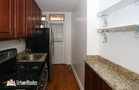1 Bedroom Lakeview Apartment