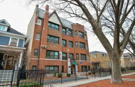 Studio Ravenswood Apartment