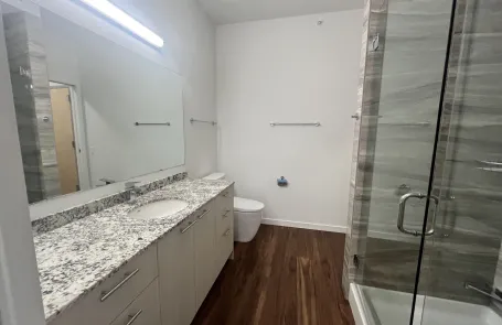 1 Bedroom Lakeview Apartment