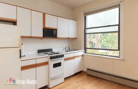 1 Bedroom Lakeview Apartment