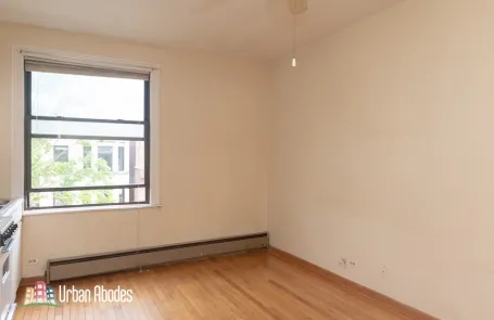 1 Bedroom Lakeview Apartment