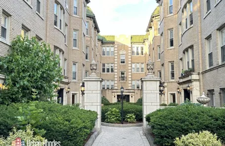 2 Bedroom Ravenswood Apartment