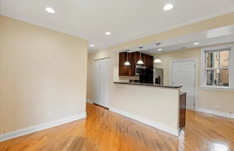 2 Bedroom Irving Park Apartment