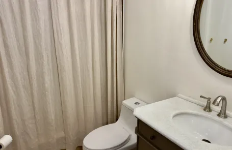 2 Bedroom Lakeview Apartment