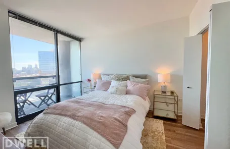 2 Bedroom Lincoln Park Apartment