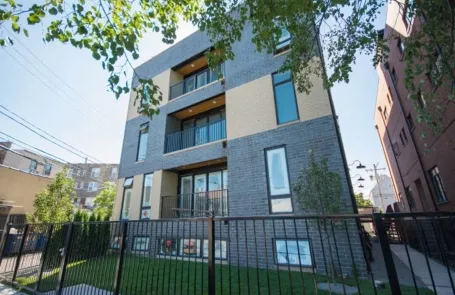3 Bedroom Lakeview Apartment