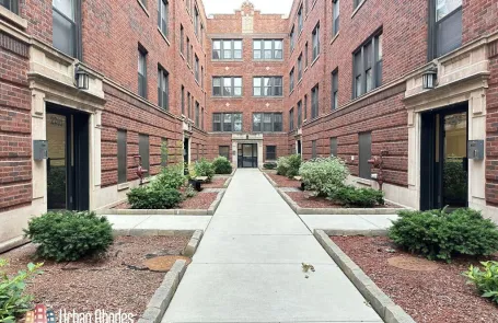 1 Bedroom Lincoln Square Apartment