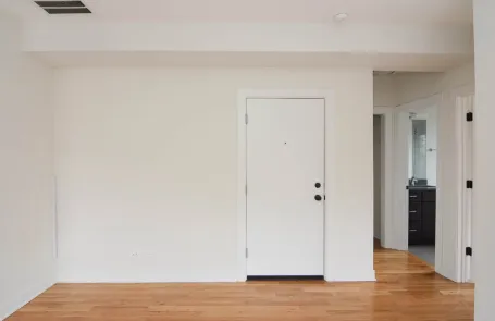 1 Bedroom Lincoln Square Apartment