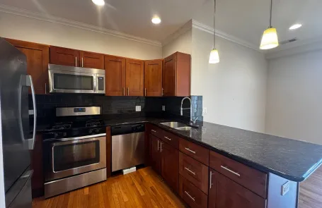1 Bedroom Rogers Park Apartment
