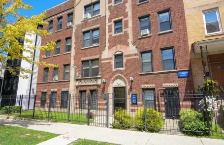 Studio Logan Square Apartment