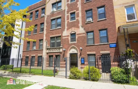 Studio Logan Square Apartment