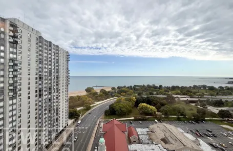 1 Bedroom Edgewater Apartment