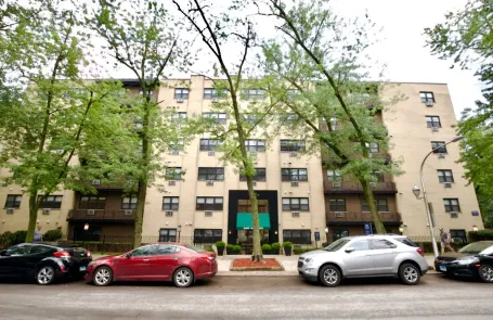 2 Bedroom Lakeview Apartment