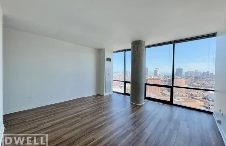 1 Bedroom Lincoln Park Apartment