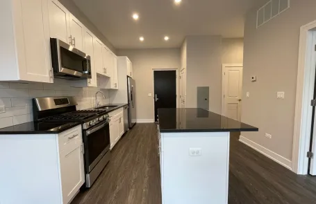 1 Bedroom Rogers Park Apartment