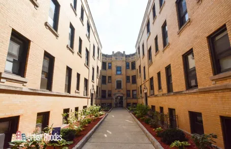 1 Bedroom Lincoln Park Apartment