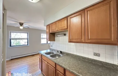 1 Bedroom Lakeview Apartment