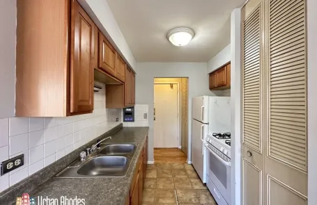 1 Bedroom Lakeview Apartment