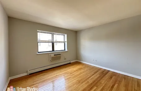 1 Bedroom Lakeview Apartment