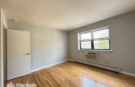 1 Bedroom Lakeview Apartment