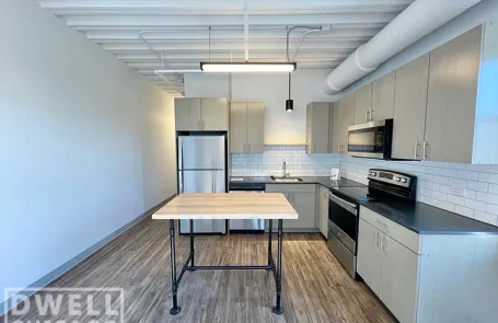 2 Bedroom Lakeview Apartment