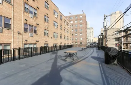 1 Bedroom Lincoln Park Apartment