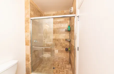 2 Bedroom Bronzeville Apartment