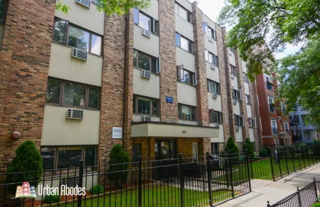 1 Bedroom Lincoln Park Apartment