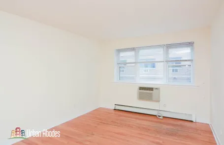 1 Bedroom Lincoln Park Apartment