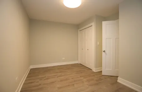 2 Bedroom Lakeview Apartment