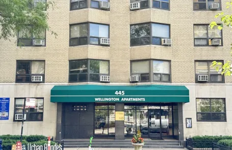 1 Bedroom Lakeview Apartment