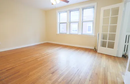 1 Bedroom Lakeview Apartment