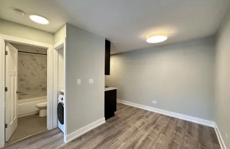 1 Bedroom Lakeview Apartment