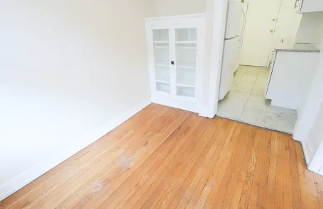 1 Bedroom Lakeview Apartment