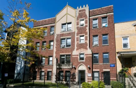 Studio Logan Square Apartment
