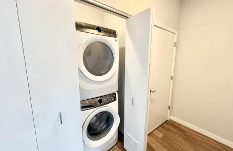2 Bedroom Ravenswood Apartment