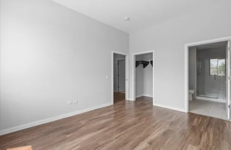 2 Bedroom Ravenswood Apartment