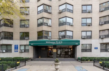 1 Bedroom Lakeview Apartment