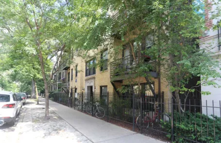 2 Bedroom Lakeview Apartment
