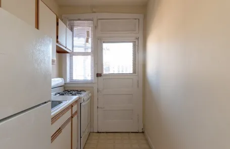 1 Bedroom Lakeview Apartment