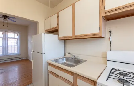 1 Bedroom Lakeview Apartment