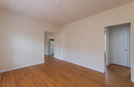 1 Bedroom Lakeview Apartment