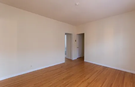1 Bedroom Lakeview Apartment