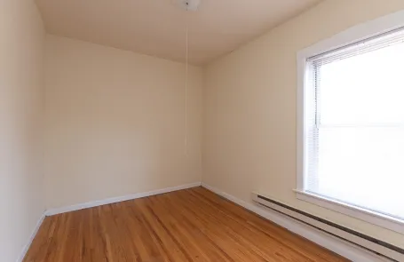 1 Bedroom Lakeview Apartment
