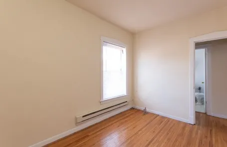 1 Bedroom Lakeview Apartment