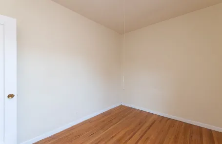 1 Bedroom Lakeview Apartment