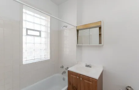 1 Bedroom Lakeview Apartment